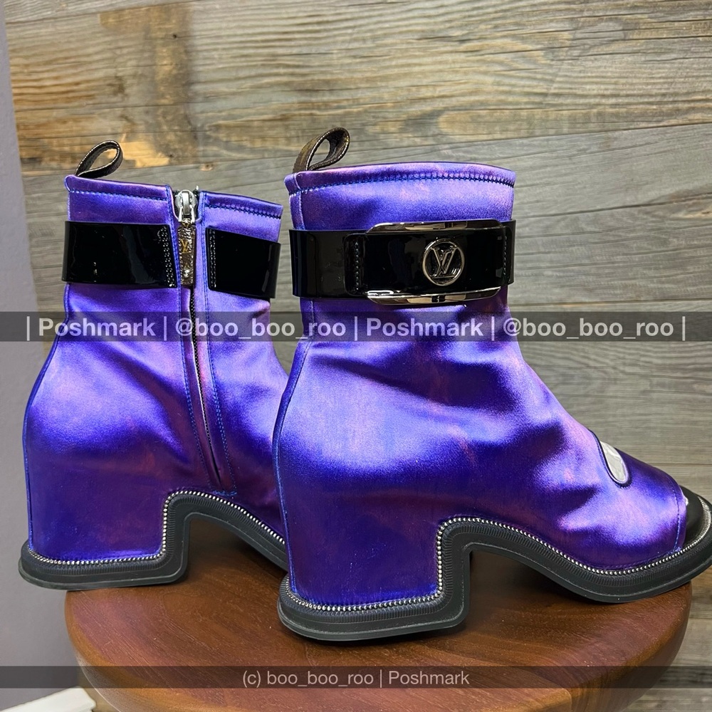 SALE!✨Vuitton RUNWAY Open-Toe Boots, Blue, Black, & Silver Hardware, 💯 AUTHENTIC - Picture 5 of 15